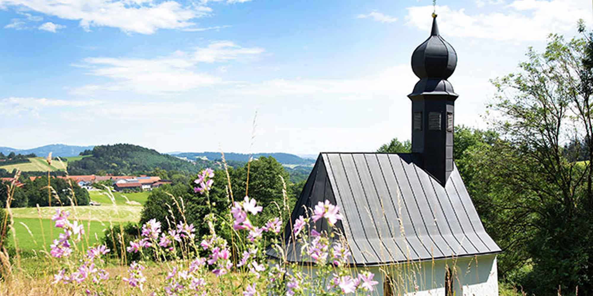 Blick auf die Bründlkapelle im Sommer